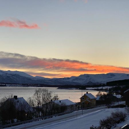 Lyngen, Mackay Appartment, Lyngen Lyngseidet Экстерьер фото