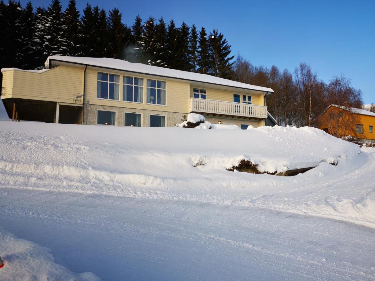 Lyngen, Mackay Appartment, Lyngen Lyngseidet Экстерьер фото