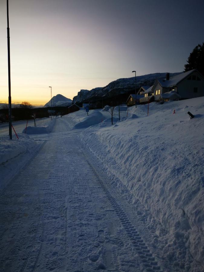 Lyngen, Mackay Appartment, Lyngen Lyngseidet Экстерьер фото