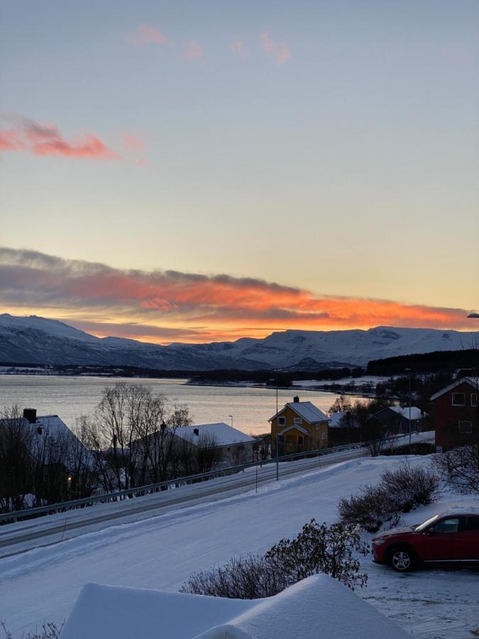 Lyngen, Mackay Appartment, Lyngen Lyngseidet Экстерьер фото