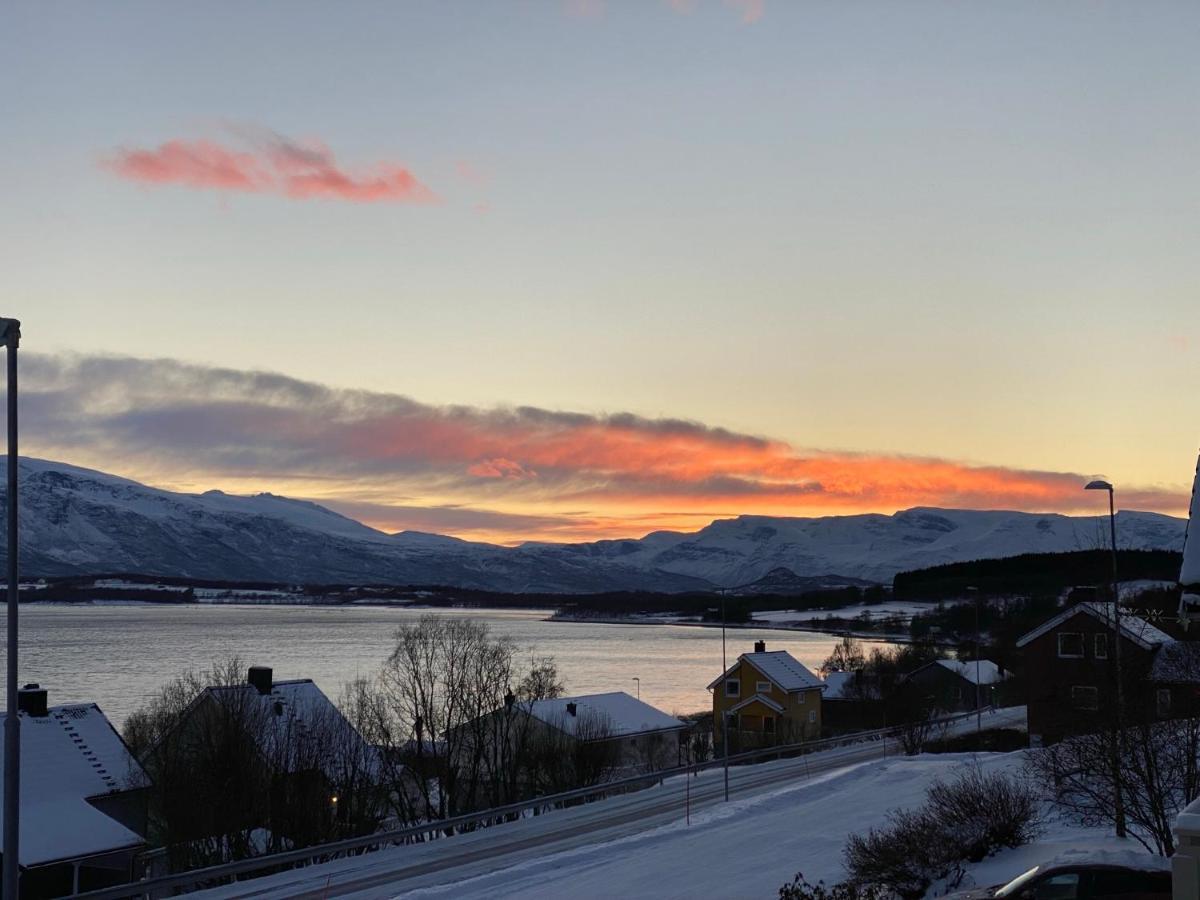 Lyngen, Mackay Appartment, Lyngen Lyngseidet Экстерьер фото