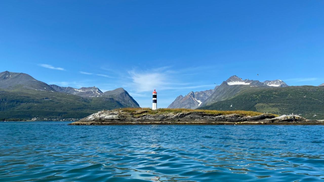 Lyngen, Mackay Appartment, Lyngen Lyngseidet Экстерьер фото